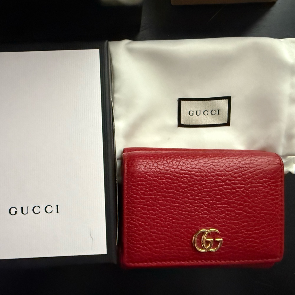 Gucci GG Marmont Pebbled Leather Compact Wallet